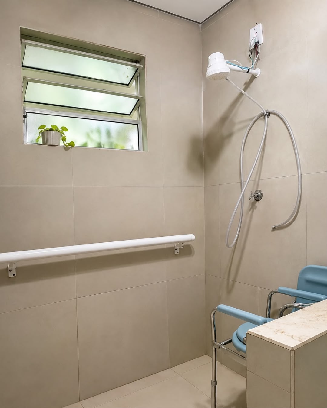 Banheiro adaptado da Unidade Embaré